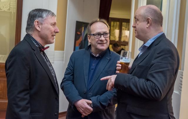 Petr Dohnal v rozhovoru s režisérem závěrečného Galavečera smíchu Janem Brichcínem a dramaturgem ČT a členemm odborné poroty Zdeňkem A. Tichým. Foto Michal Klíma