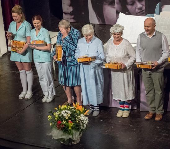 Herci Městského divadla Zlín si vysloužili bouřlivé ovace publika. Foto Michal Klíma