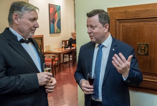 Ředitel VČD Petr Dohnal v rozhovoru s ministrem kultury Antonínem Staňkem. Foto Michal Klíma